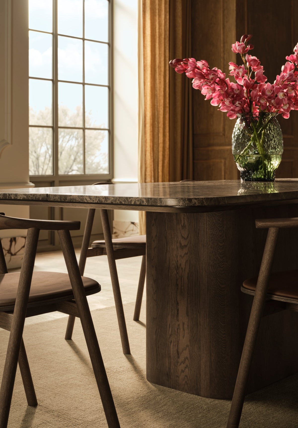 Bolia Eida houten ronde eettafel in eetkamer, sfeerfoto 1
