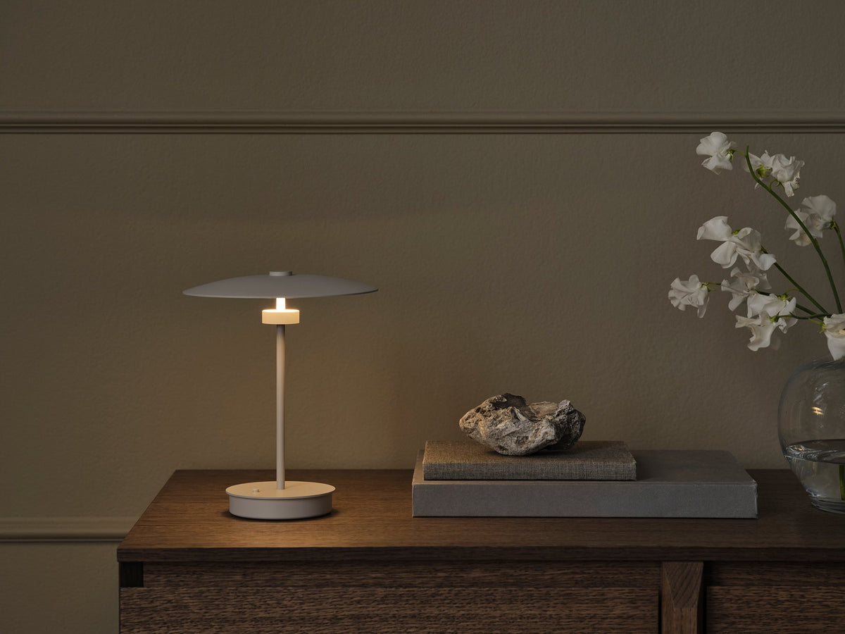 Bolia Reflection draagbare lamp in interieur, sfeerfoto 3