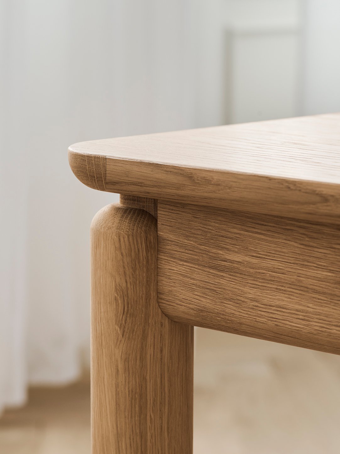 Bolia Ronya vierkante eettafel in eetkamer, sfeerfoto 2