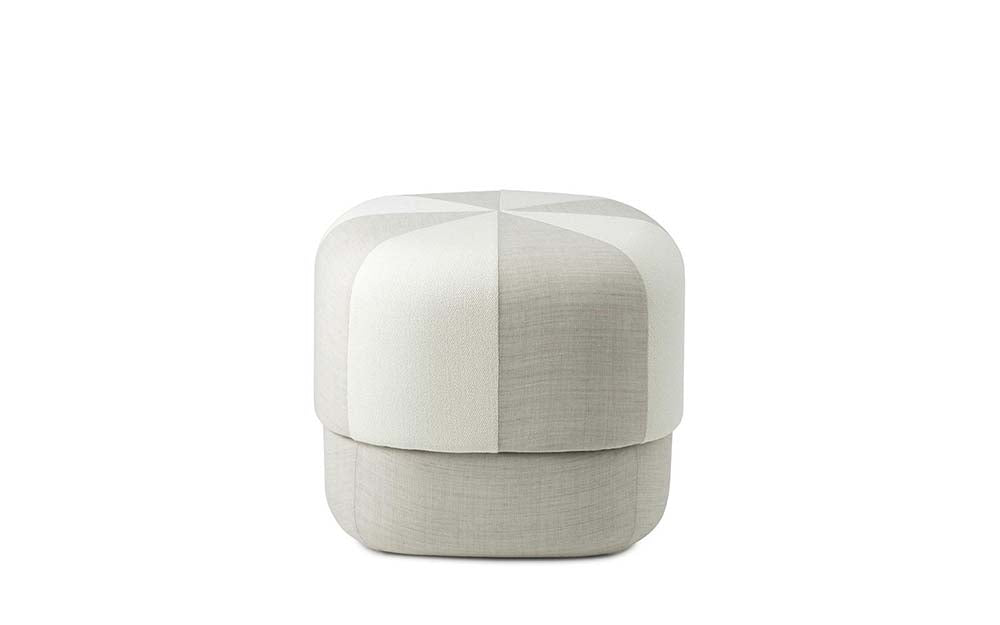 Zandkleurige poef van Normann Copenhagen, bekleed met Kvadrat Canvas en Vidar wolmix, gevuld met HR-schuim.