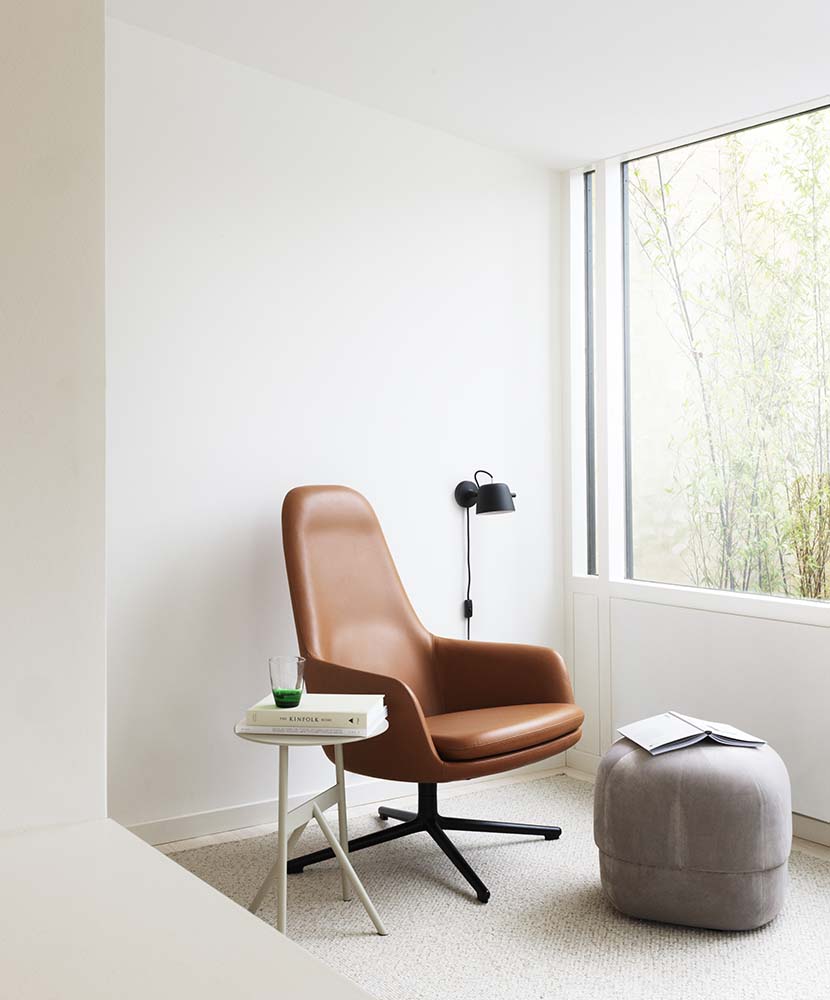 Witte gelakte of gepoedercoate aluminium wandlamp