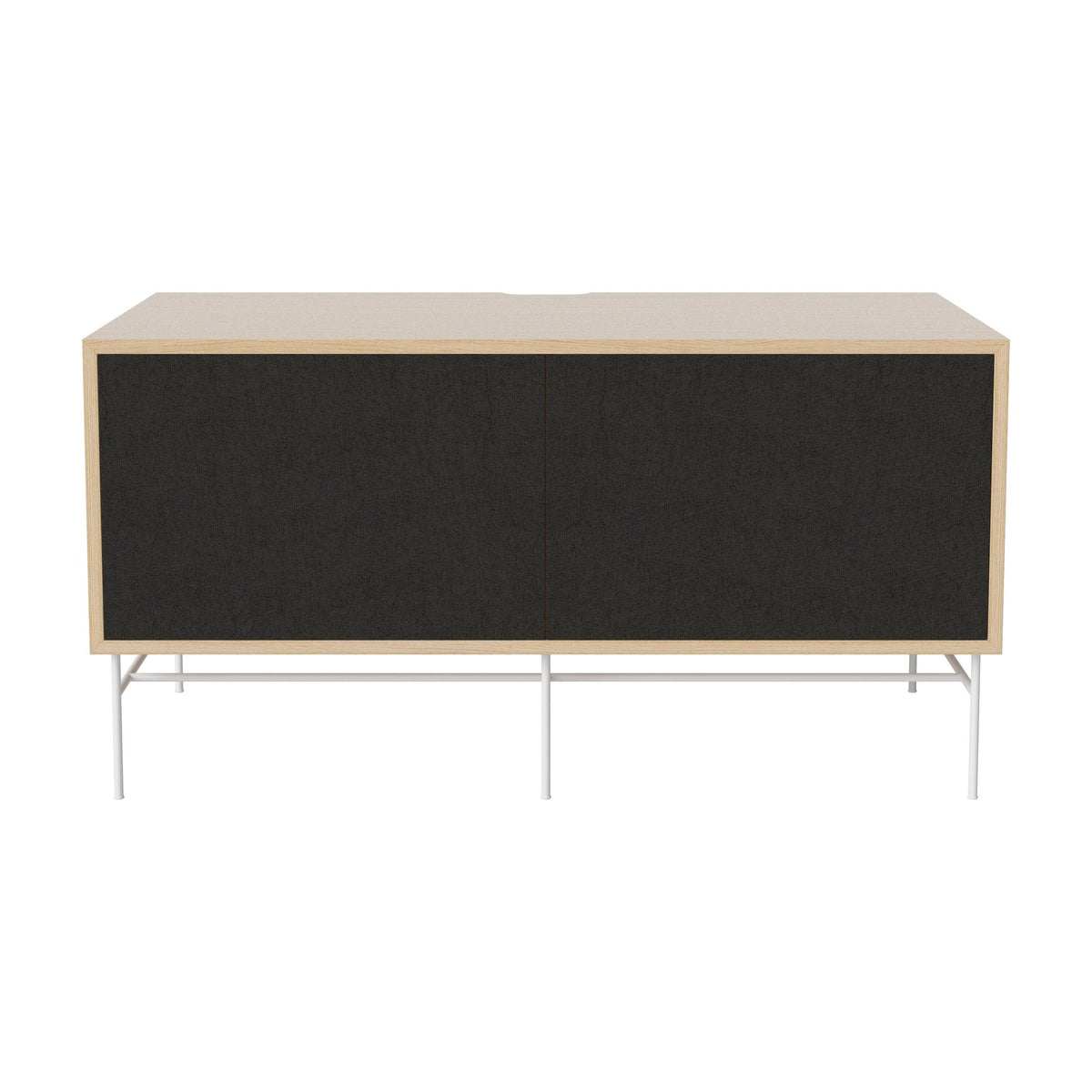 Bolia Case hifi-meubel medium op onderstel diepte 48 cm wit gelakt staal, links zwarte stof, rechts zwarte stof, wit gepigmenteerd geolied eiken, 04-007-86_13100845