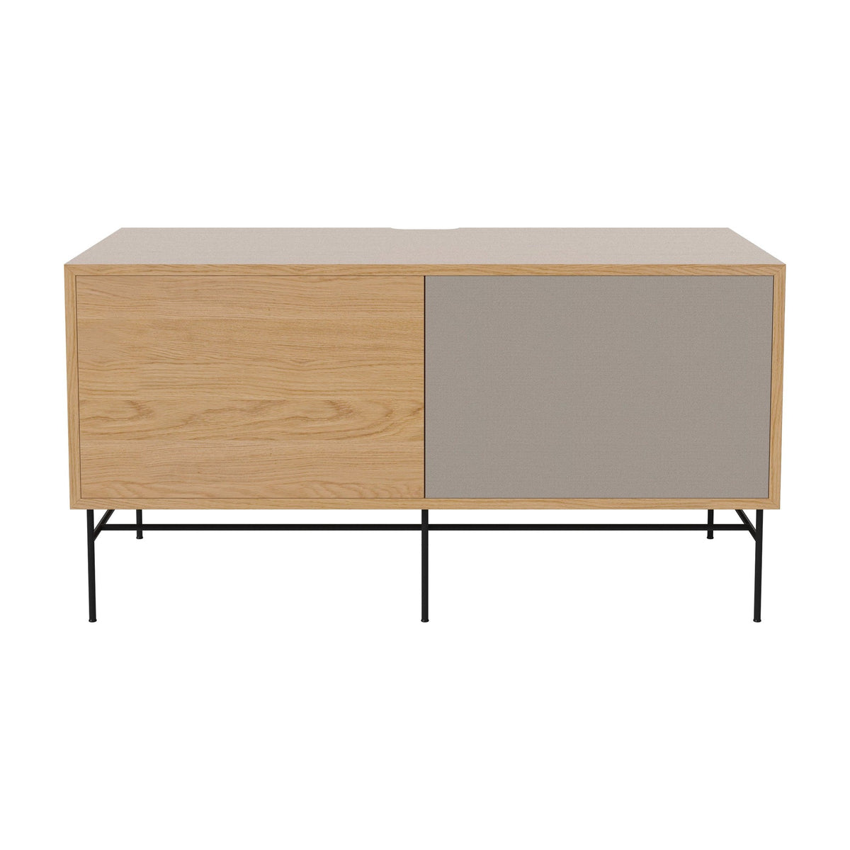 Bolia Case hifi-meubel medium op onderstel diepte 48 cm zwart gelakt staal, links eiken, rechts grijze hifi-stof, geolied eiken, 04-007-86_13100932