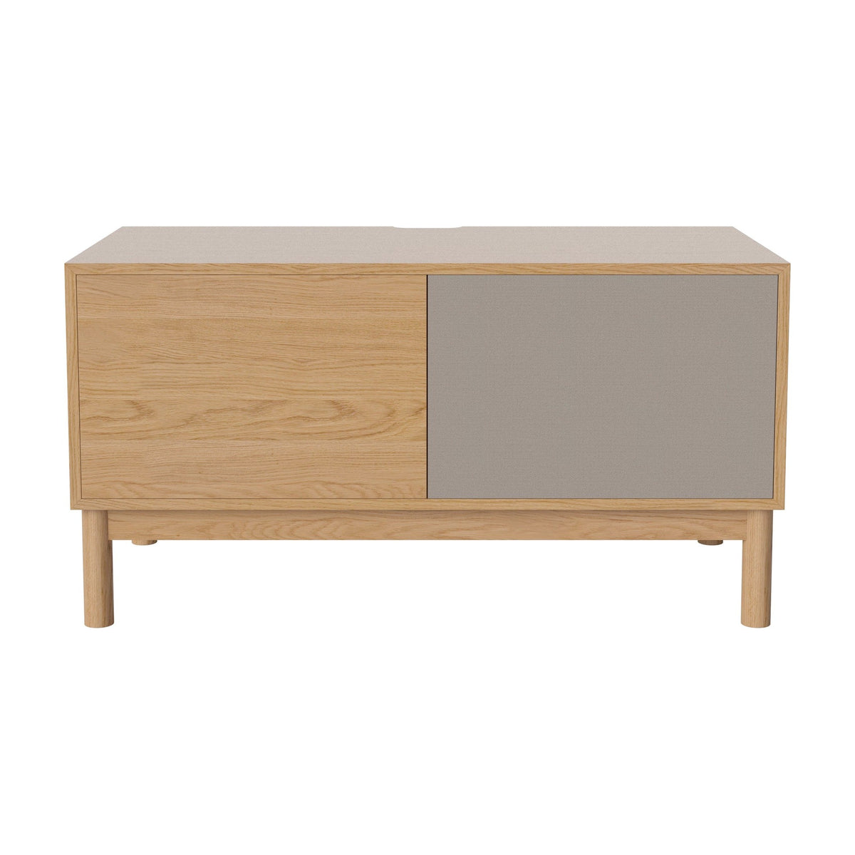 Bolia Case hifi-meubel medium op onderstel diepte 48 cm geolied eiken, links eiken, rechts grijze hifi-stof, geolied eiken, 04-007-86_13100937