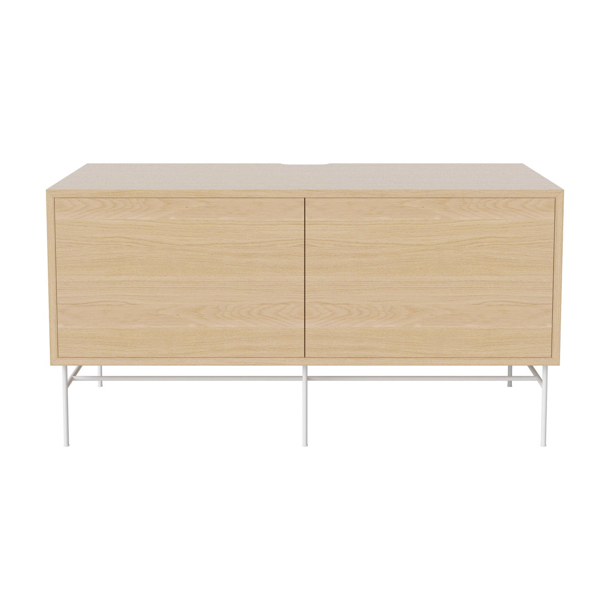 Bolia Case hifi-meubel medium op onderstel diepte 48 cm wit gelakt staal, links eiken, rechts eiken, wit gepigmenteerd geolied eiken, 04-007-86_13101090