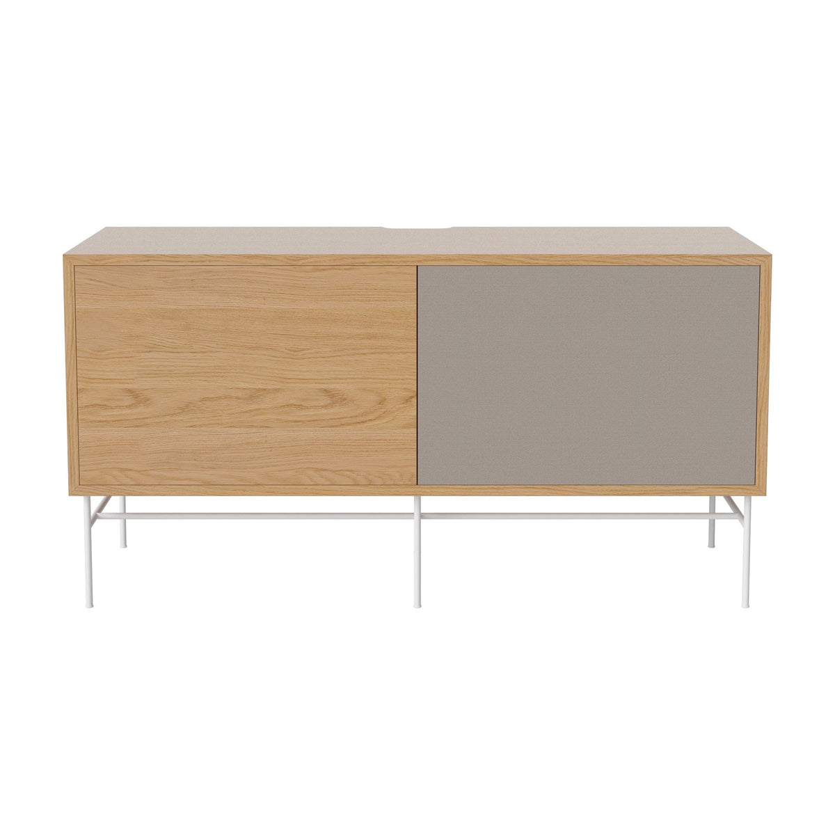 Bolia Case hifi-meubel medium op onderstel diepte 35 cm wit gelakt staal, links eiken, rechts grijze hifi-stof, geolied eiken, 04-007-87_13100947