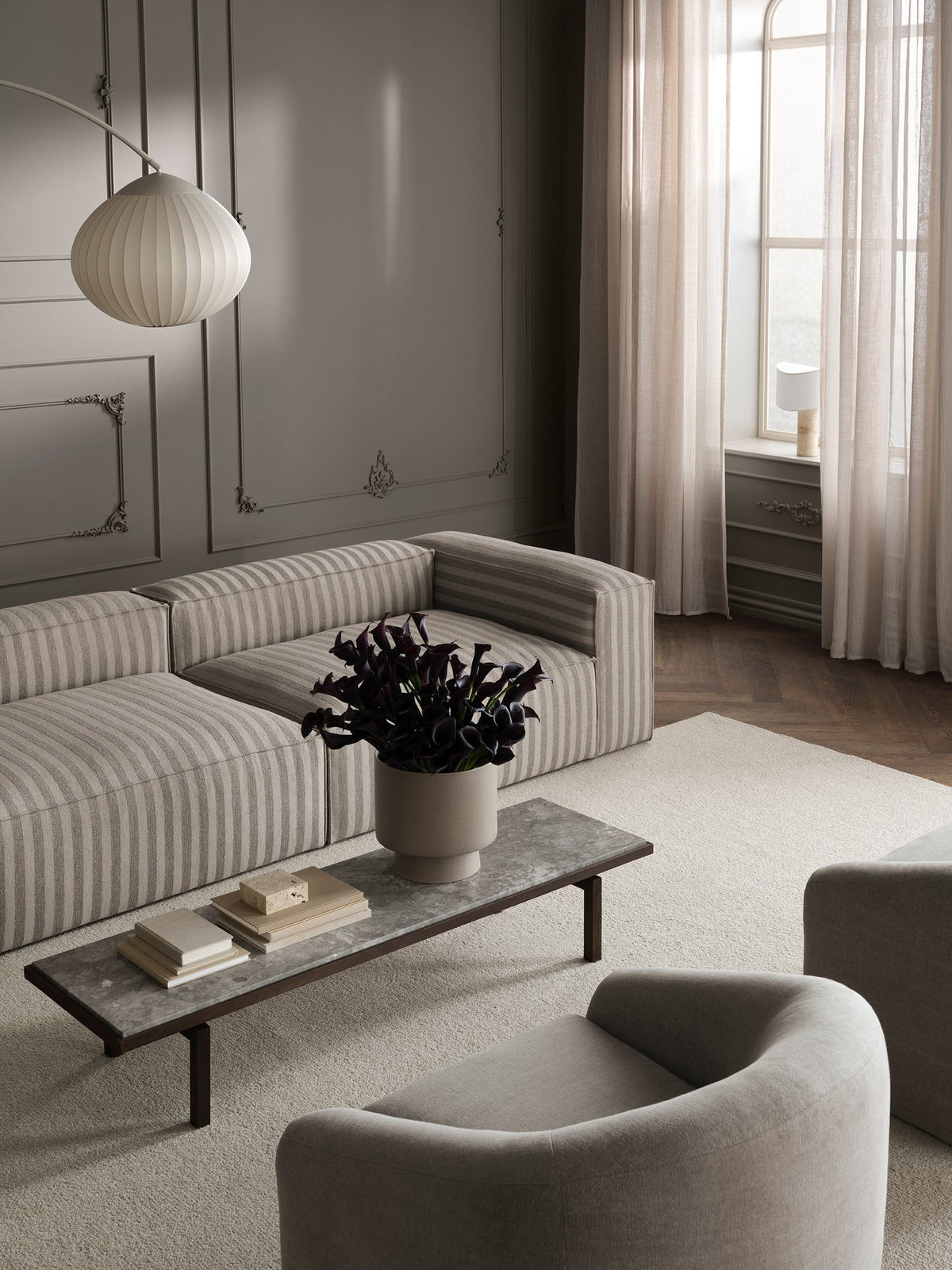 Bolia Elton salontafel met stenen blad in woonkamer, sfeerfoto 2