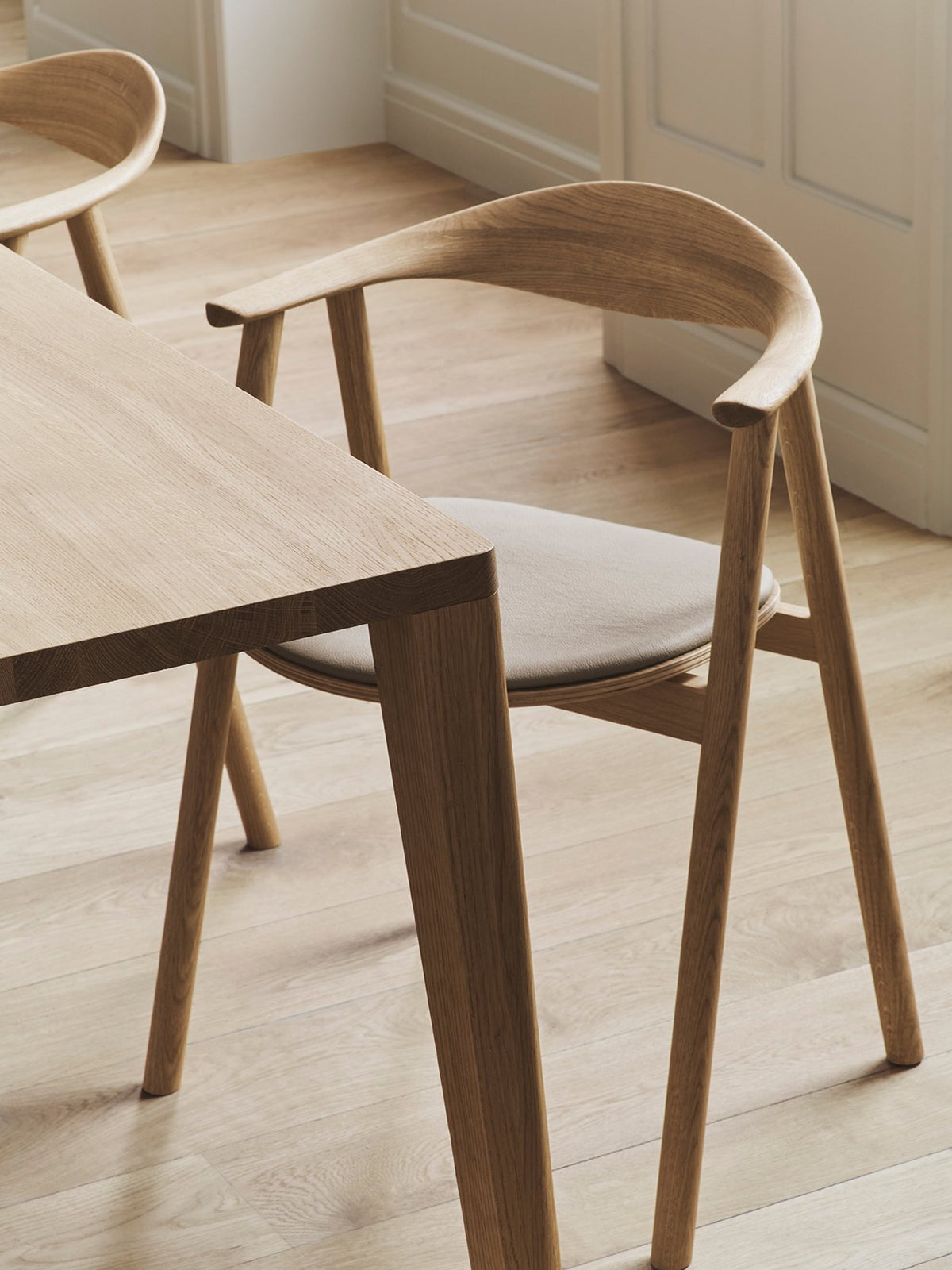 Bolia Graceful eettafel in eetkamer, sfeerfoto 6