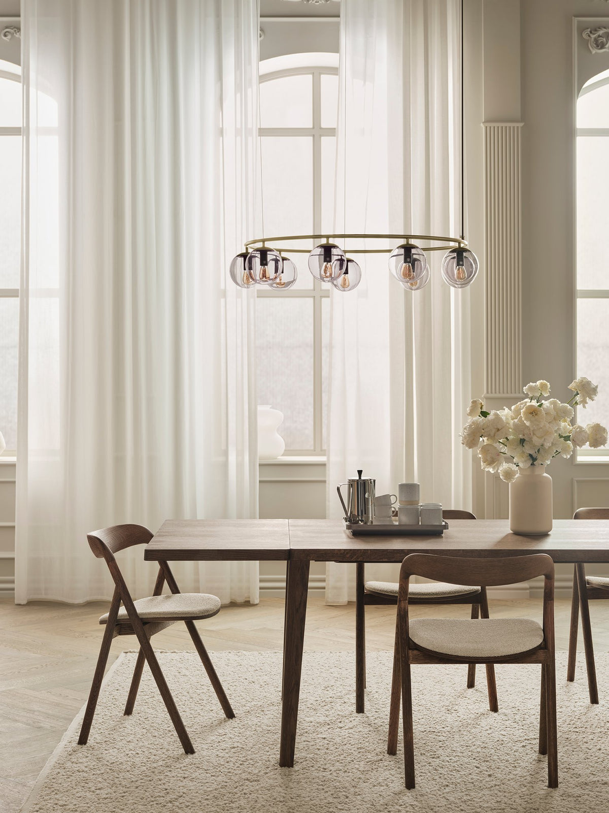 Bolia Orb kroonluchter in interieur, sfeerfoto 1