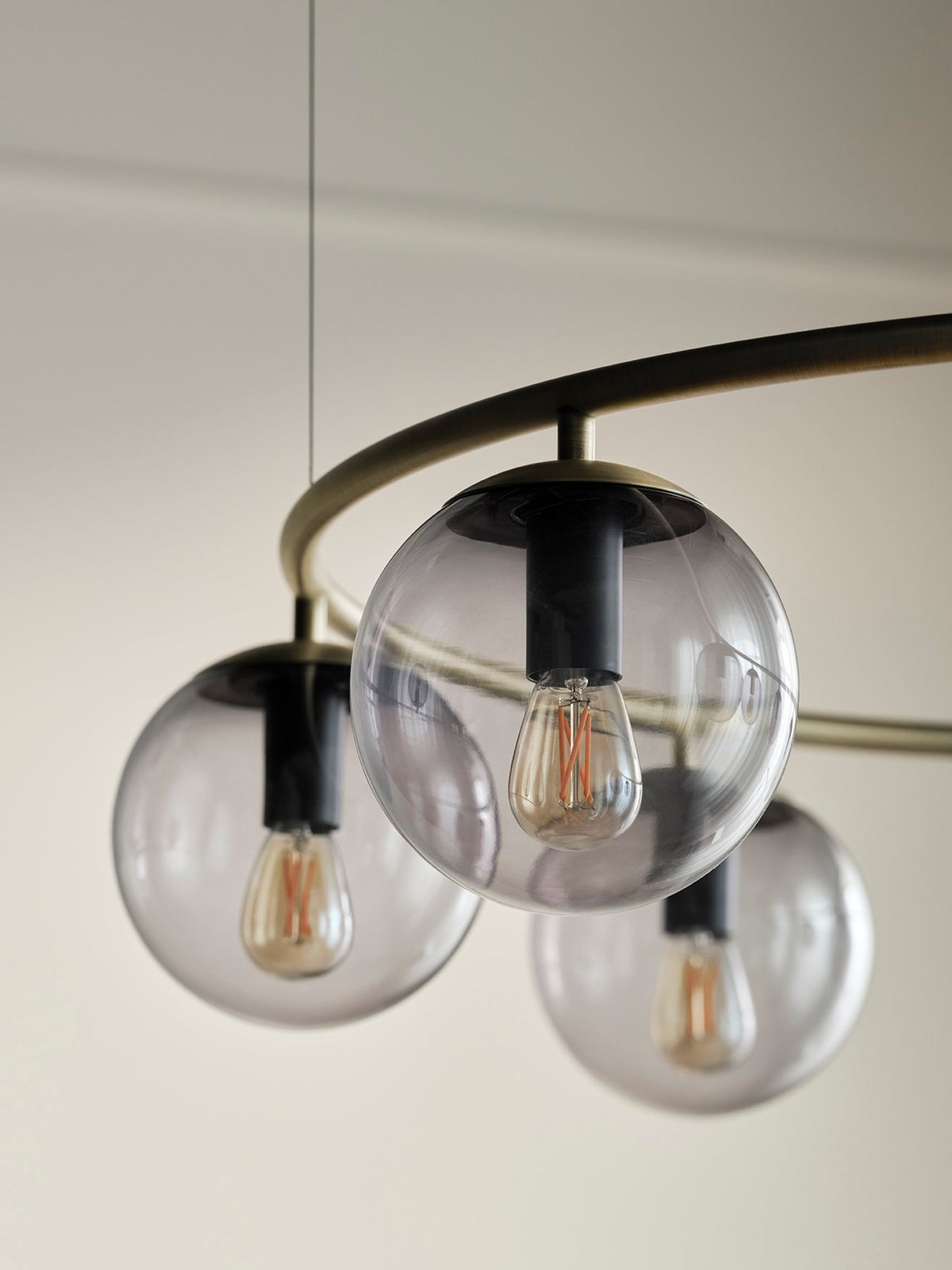 Bolia Orb kroonluchter in interieur, sfeerfoto 2