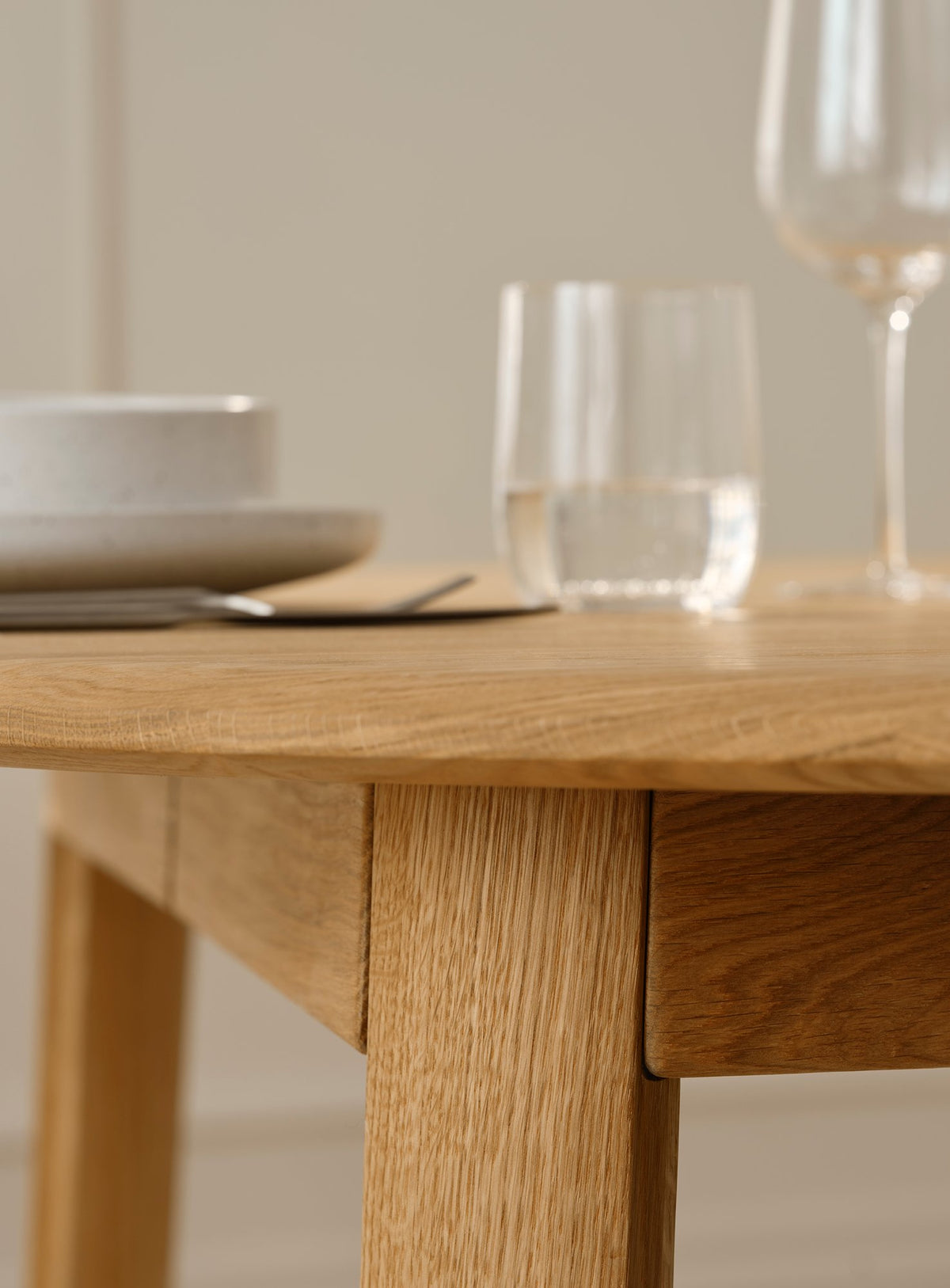 Bolia Palo ronde eettafel in eetkamer, sfeerfoto 3