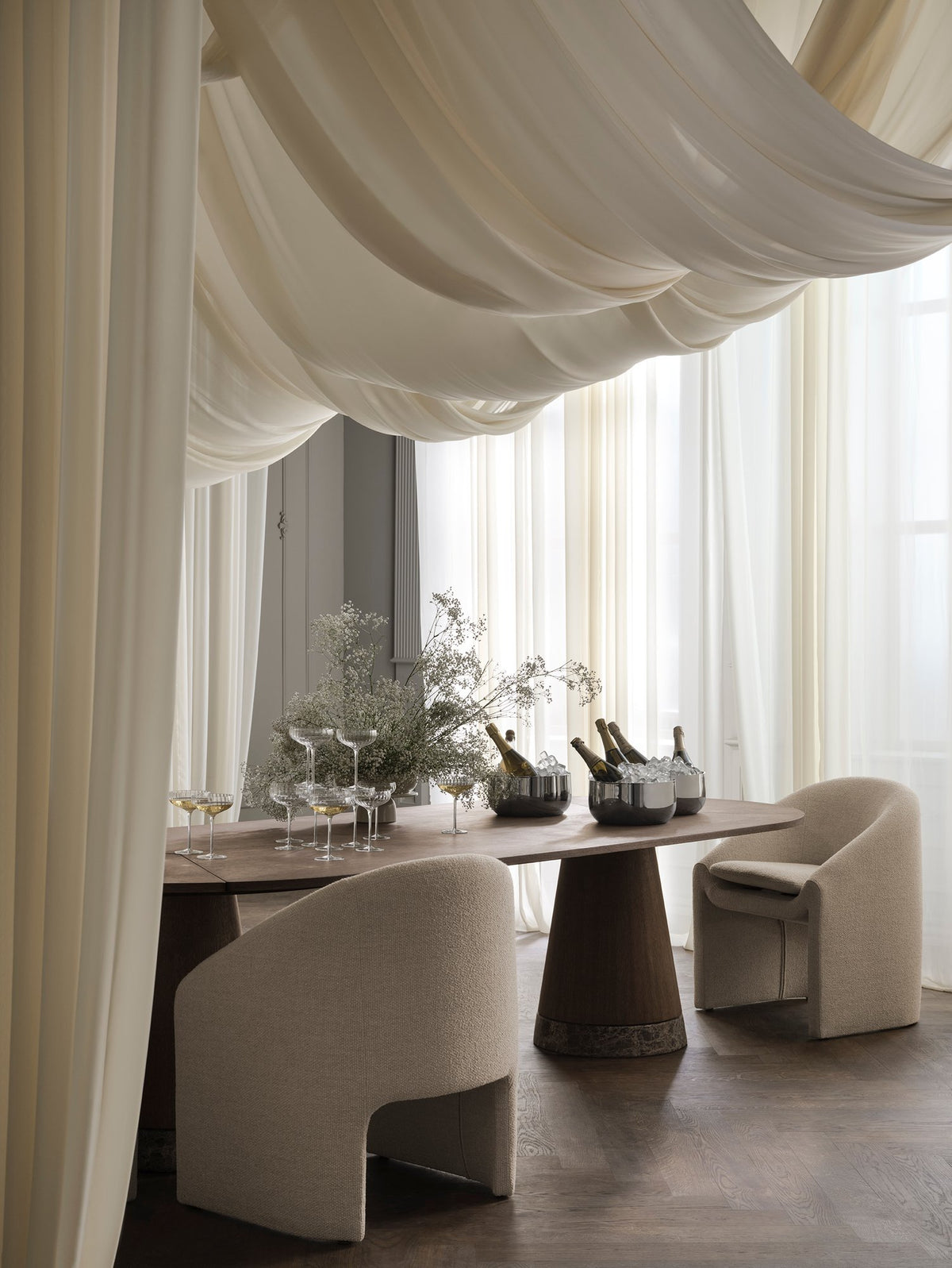 Bolia Piro grote eettafel in eetkamer, sfeerfoto 2