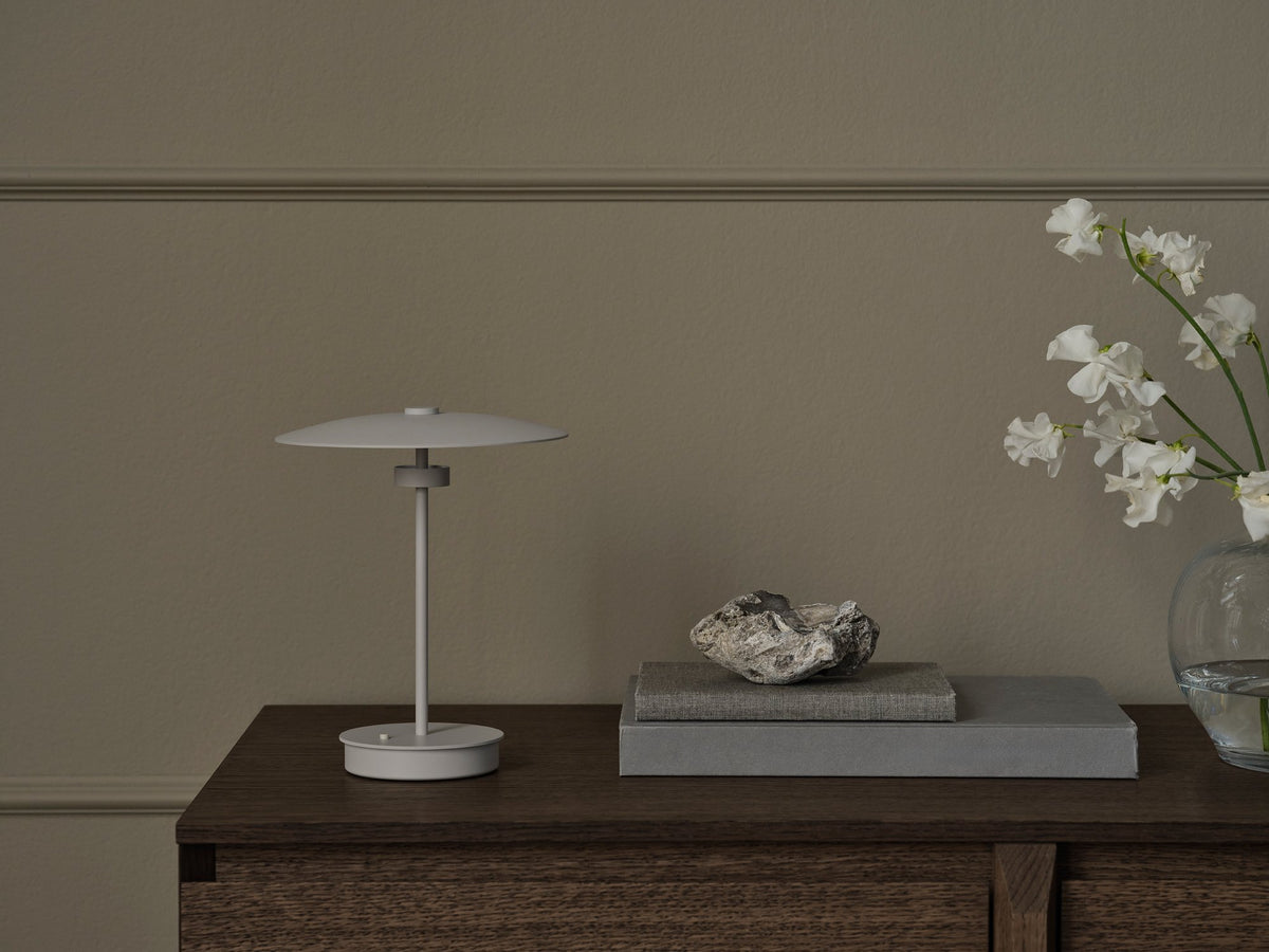 Bolia Reflection draagbare lamp in interieur, sfeerfoto 1