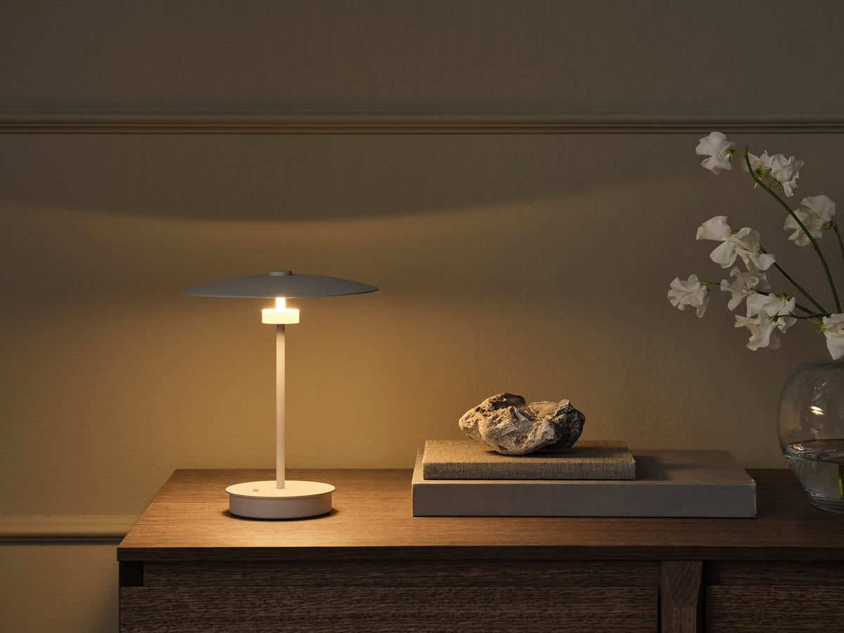 Bolia Reflection draagbare lamp in interieur, sfeerfoto 2