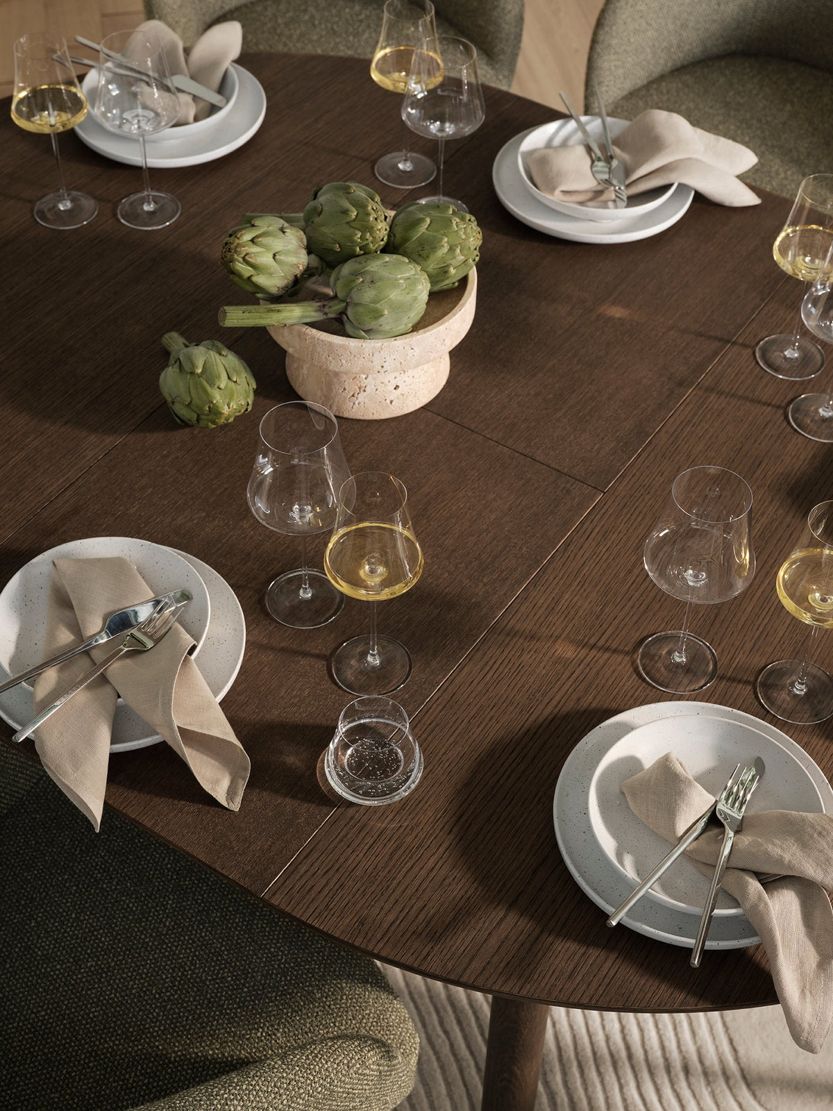 Bolia Ronya ronde uitschuifbare eettafel in eetkamer, sfeerfoto 2