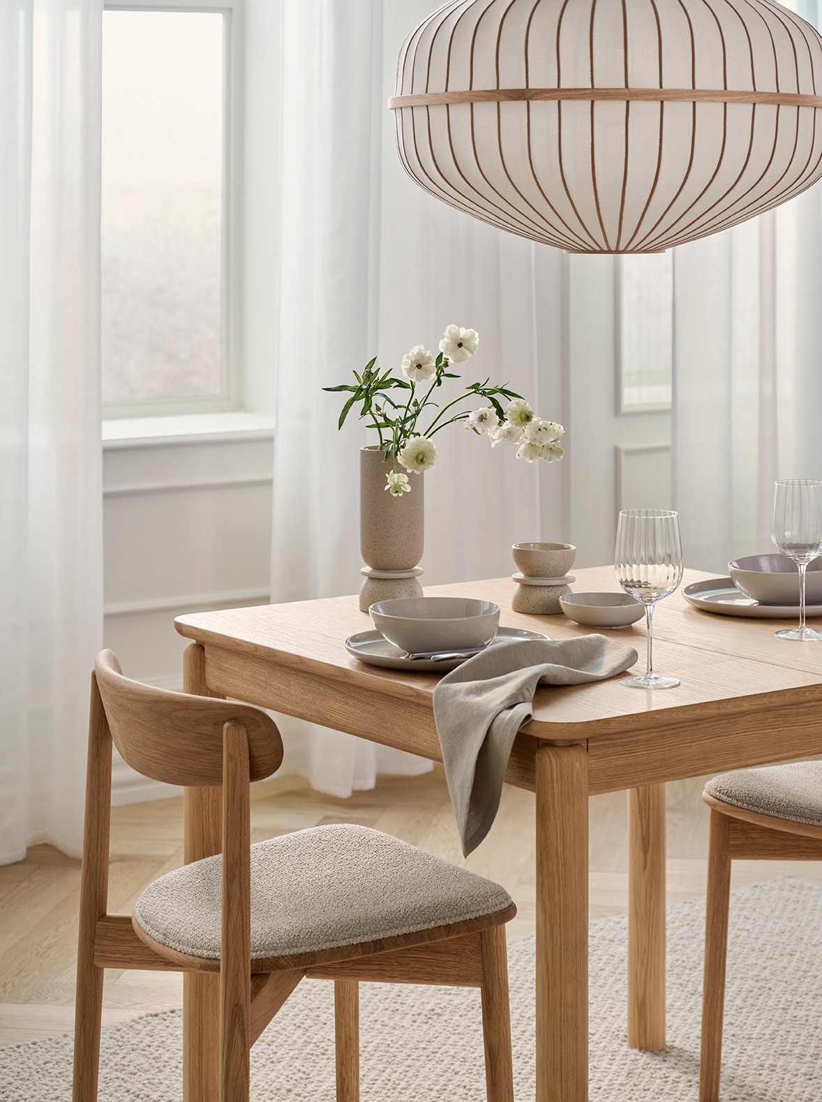 Bolia Ronya vierkante uitschuifbare eettafel in eetkamer, sfeerfoto 3