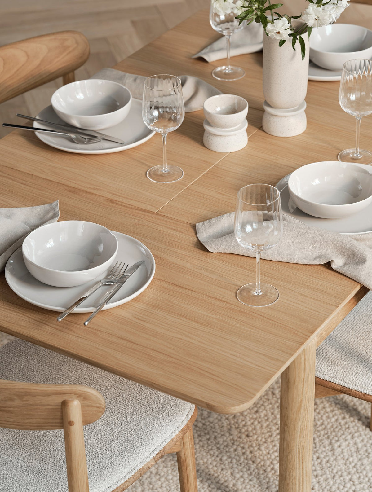 Bolia Ronya vierkante uitschuifbare eettafel in eetkamer, sfeerfoto 4