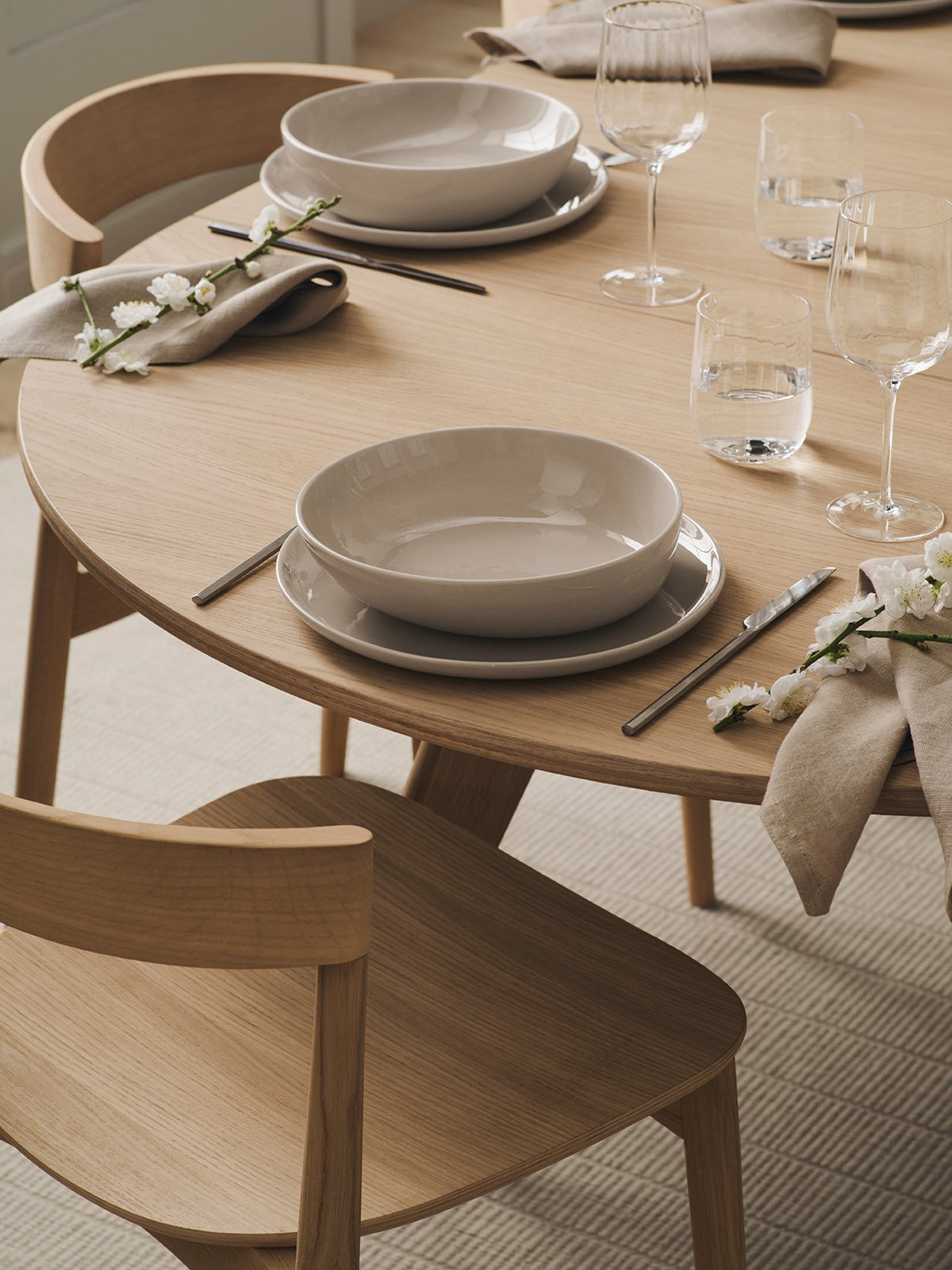 Bolia Soft Mood ronde eettafel in eetkamer, sfeerfoto 4
