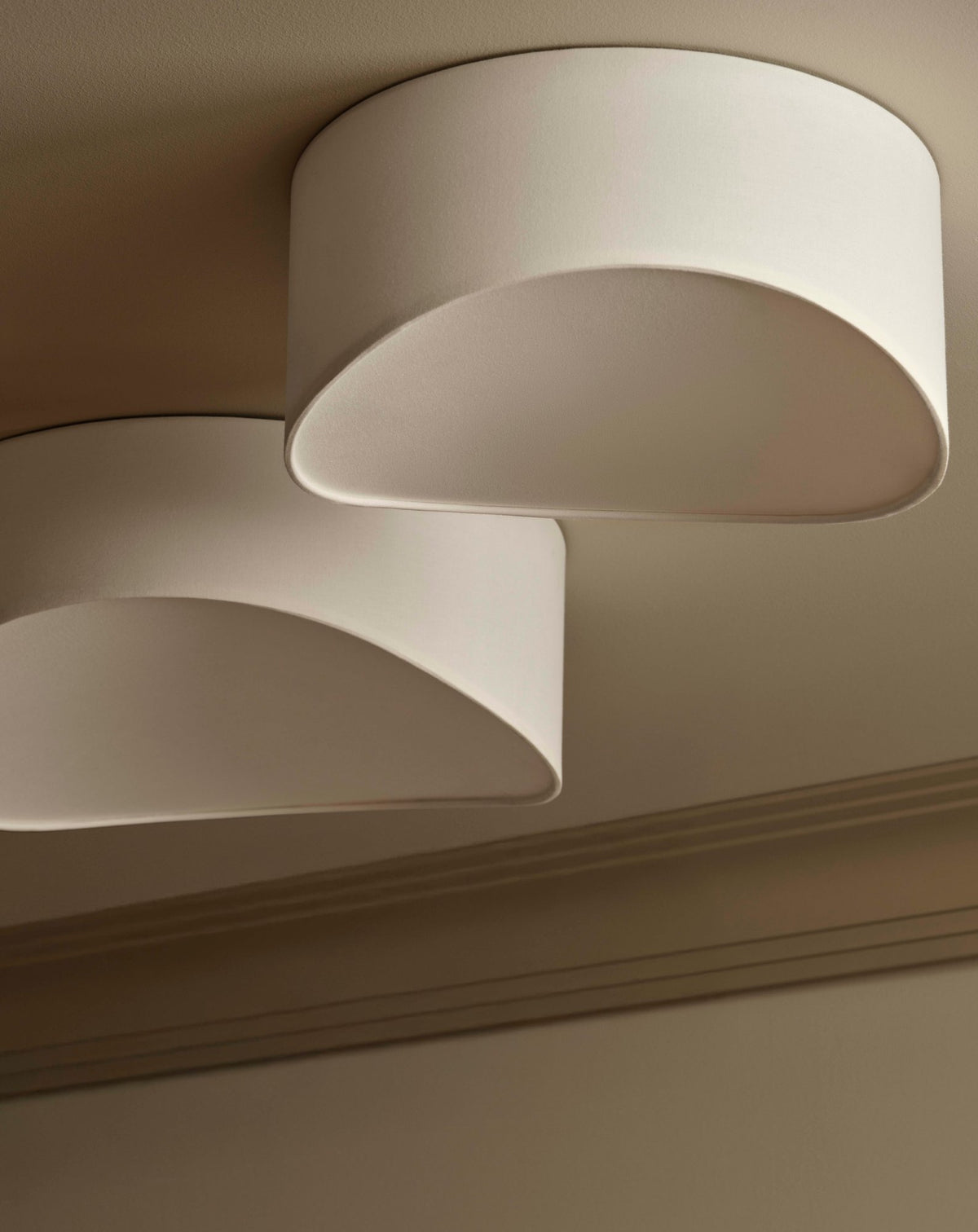 Bolia Tajo plafondlamp in interieur, sfeerfoto 1