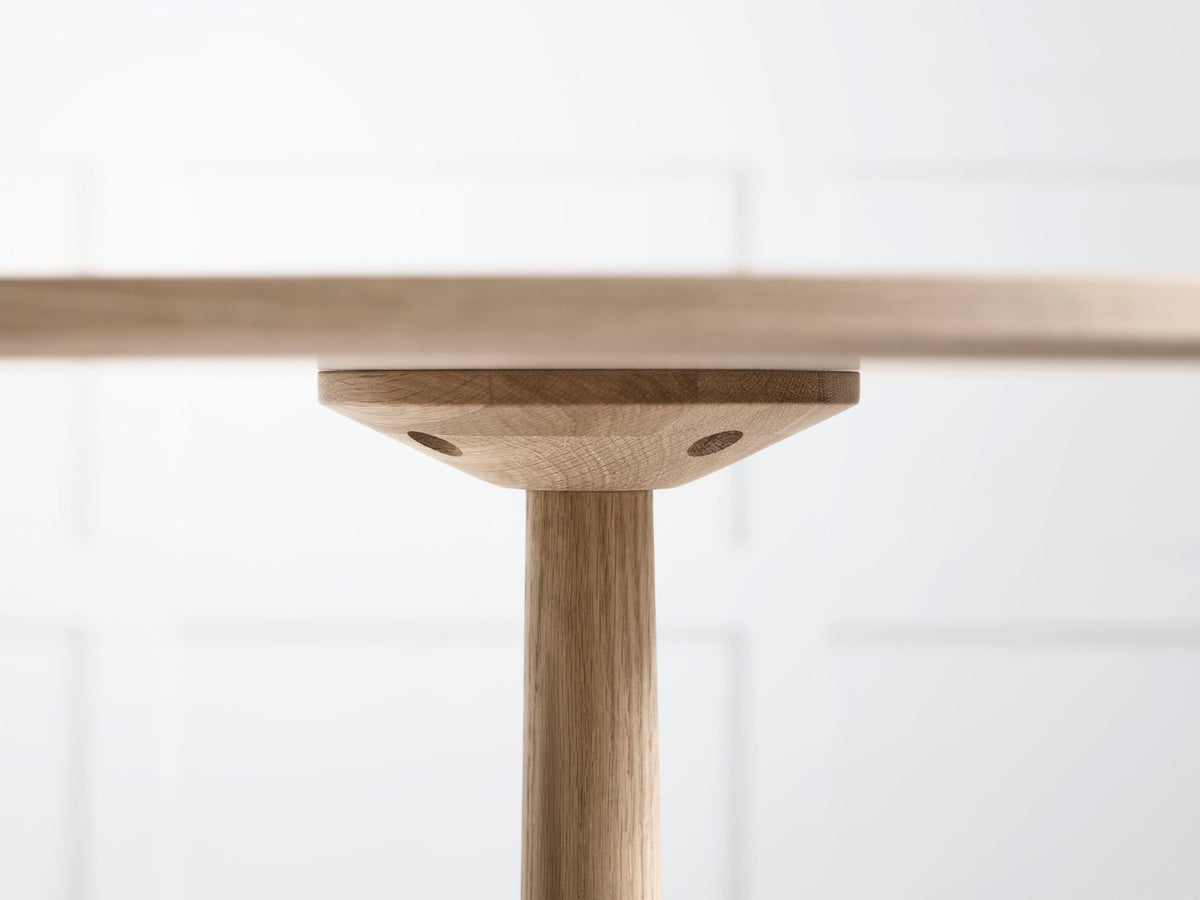 Bolia Turned tafel in interieur, sfeerfoto 2