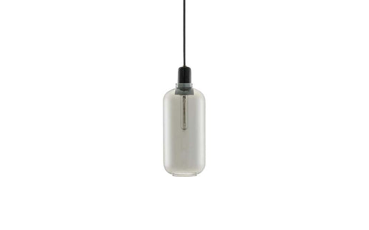 Moderne hanglamp met rookzwart glas en marmeren accent.