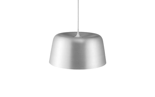 Moderne hanglamp van gelakt of gepoedercoat aluminium in zilverkleur.