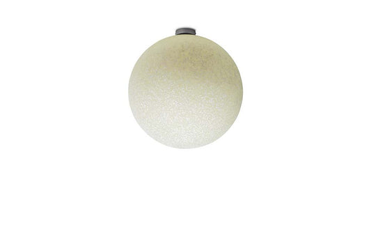 Moderne witte hanglamp van polyethyleen en staal.