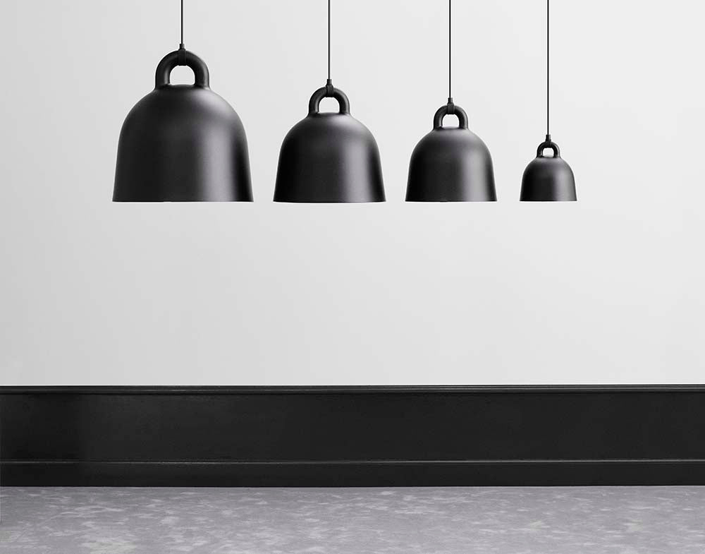 Moderne zwarte aluminium hanglamp in minimalistisch design.